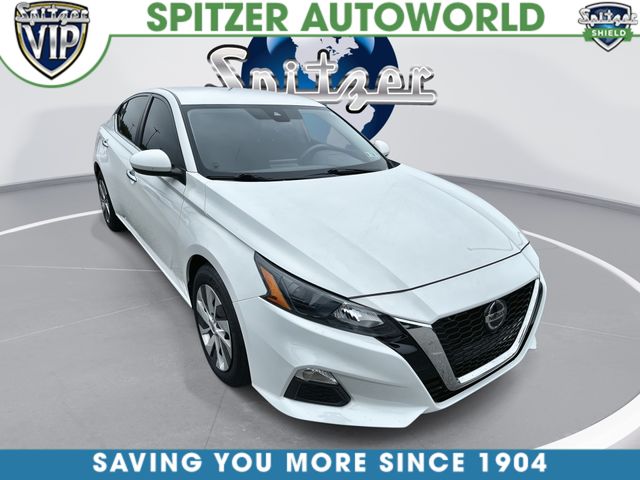 Glacier White 2022 Nissan Altima Sedan Front-Wheel Drive Continuously Variable Transmission