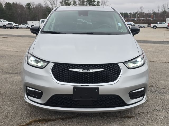 2024 Chrysler Pacifica Limited:B02071