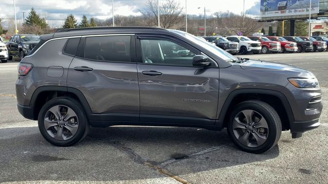 2022 Jeep Compass Latitude Lux 9