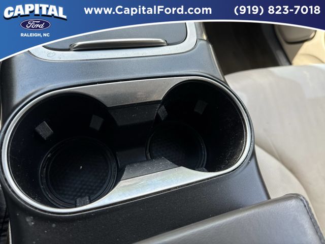 Used 2018 Red Lincoln Select image 31