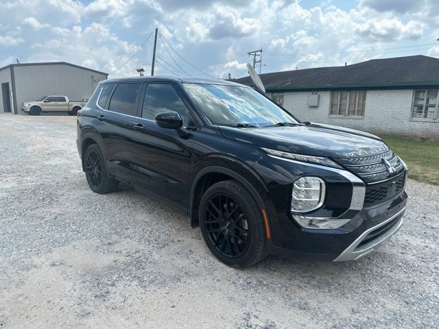 Black 2022 Mitsubishi Outlander SUV / Crossover All-Wheel Drive Continuously Variable Transmission