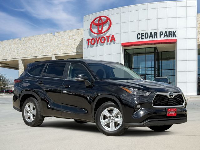 2025 Toyota Highlander LE FWD