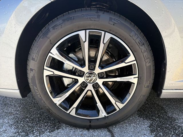 New 2026 Silver Volkswagen 1.5T Sport image 11