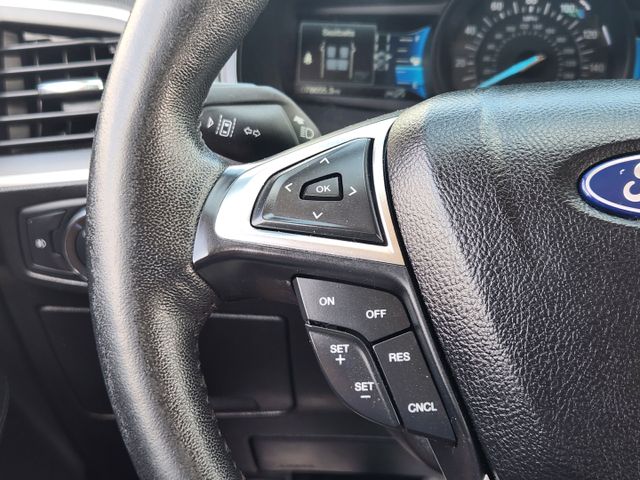 2022 Star White Metallic Tri-Coat Ford Edge SEL AWD SUV
