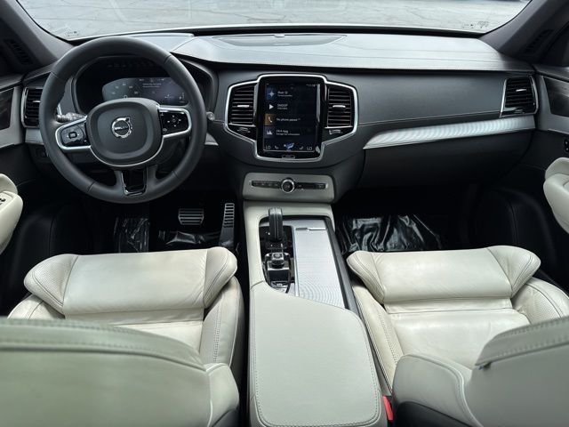 2022 Volvo XC90 Recharge T8 R-Design photo 12