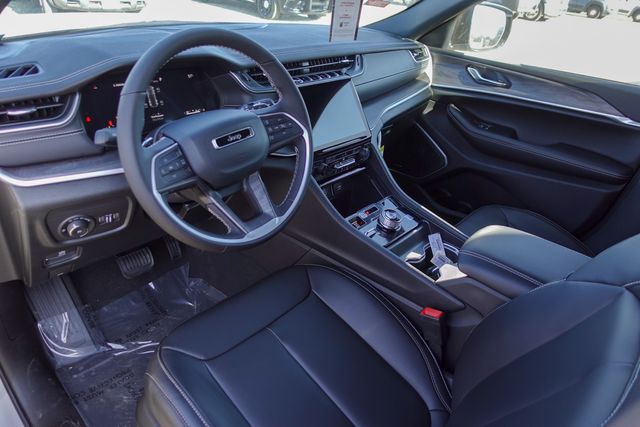 new 2025 Jeep Grand Cherokee car, priced at $43,790