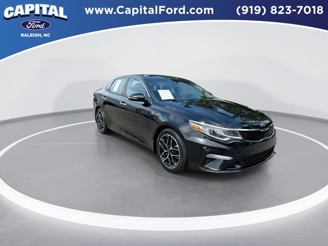 Used 2020 Black Kia SE image 2