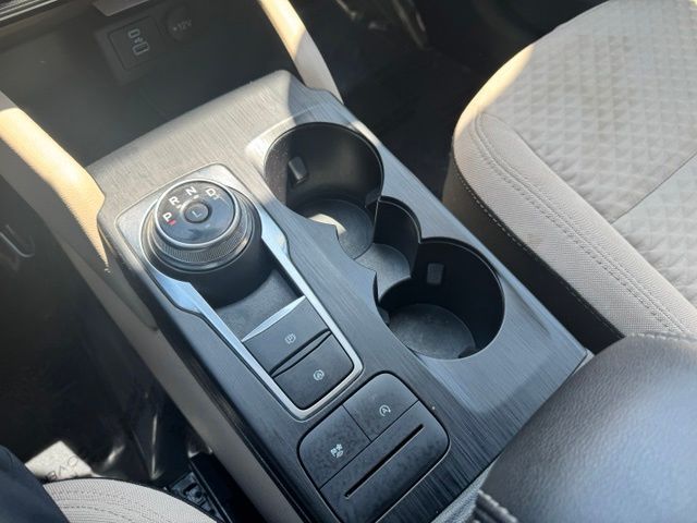 Used 2022 White Ford SE image 25