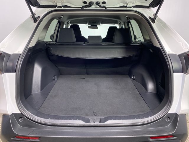 2021 Toyota RAV4 LE photo