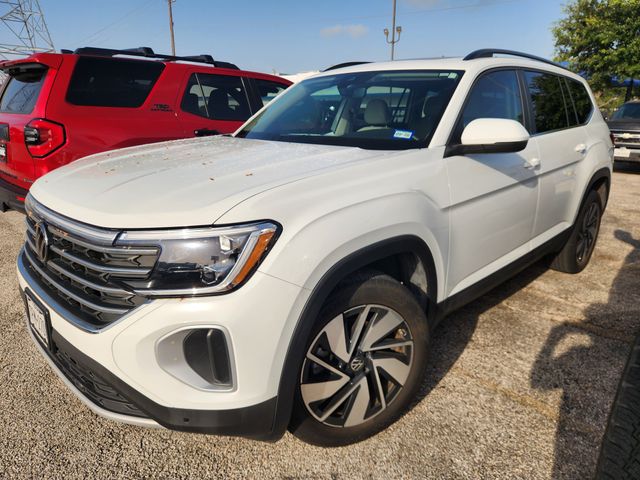 2024 Volkswagen Atlas 2.0T SE w/Technology White at DeMontrond Auto Country