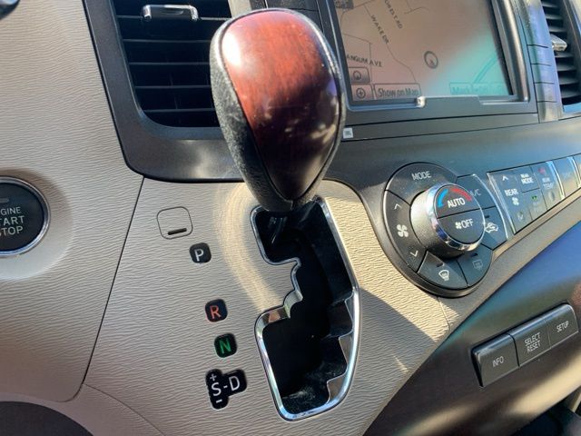 2012 Toyota Sienna XLE 7-Passenger Auto Access Se photo