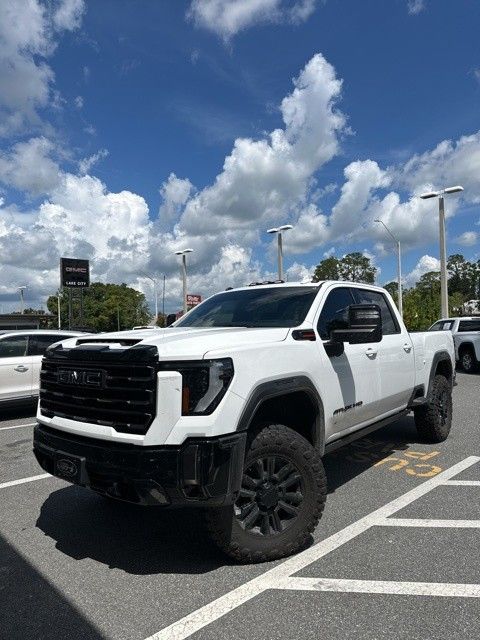 Summit White 2024 GMC Sierra 2500HD AT4X Crew Cab 4WD Pickup Truck Four-Wheel Drive Automatic