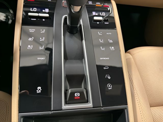 2025 Porsche Macan Base - Photo 25