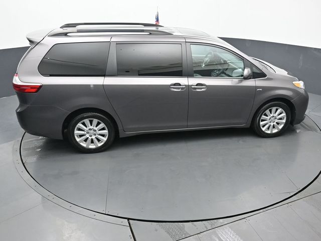 2017 Toyota Sienna XLE 44