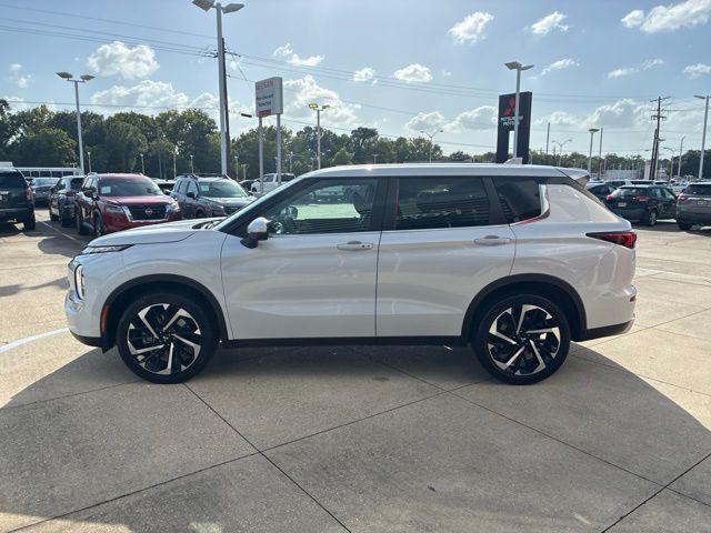 2024 Mitsubishi Outlander SE - 3