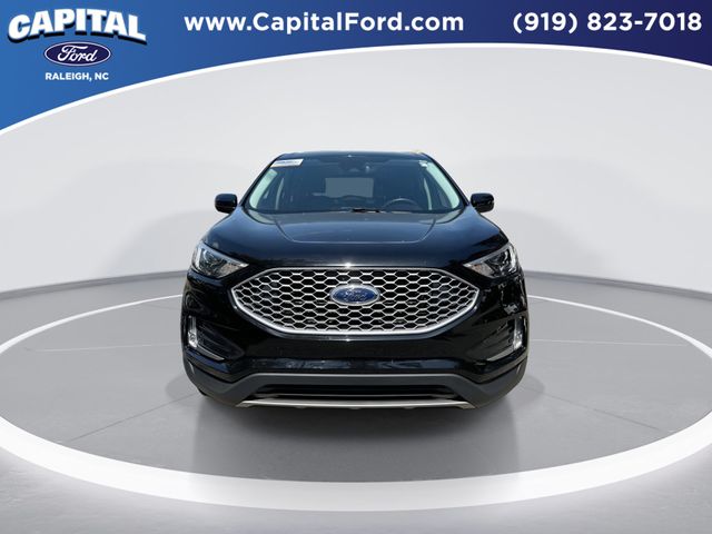Used 2023 Black Ford SEL image 3