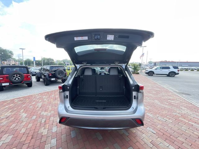 Used 2021 Toyota Highlander SUV