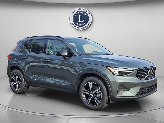Forest Lake 2026 Volvo XC40 B5 Core AWD SUV / Crossover All-Wheel Drive Automatic