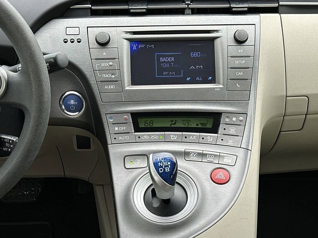 2015 Toyota Prius Four 12