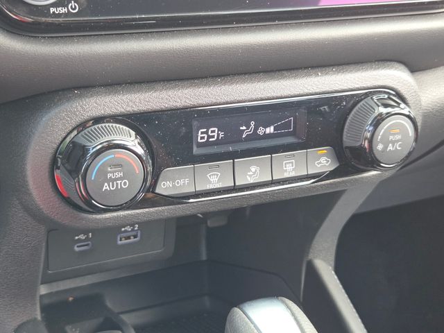Used 2024 Nissan Kicks SUV