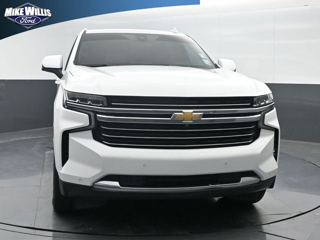 Summit White 2022 Chevrolet Suburban LT RWD SUV / Crossover 4X2