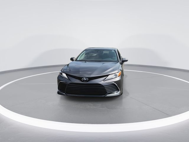 Used 2024  Toyota XLE image 3