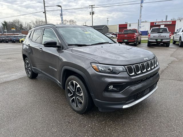 Certified Used 2024  Jeep Limited image 11