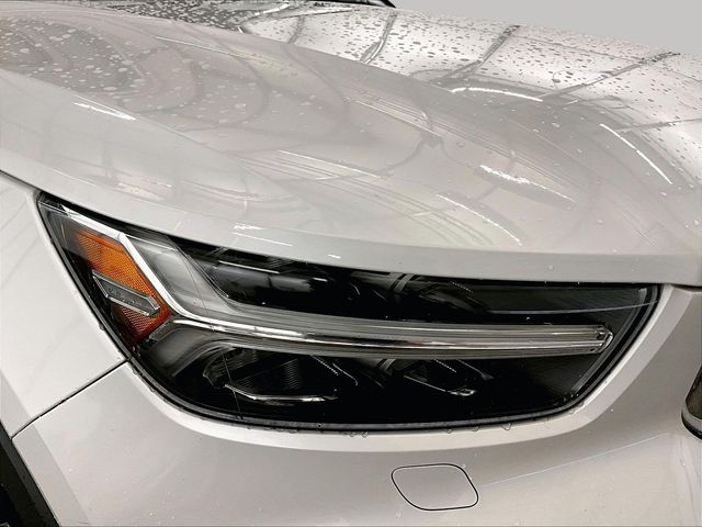 2021 Volvo XC40 T5 Inscription White at Sutliff Volkswagen