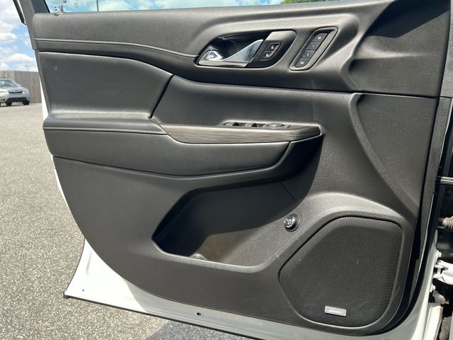 Used 2020 White GMC SLT image 32