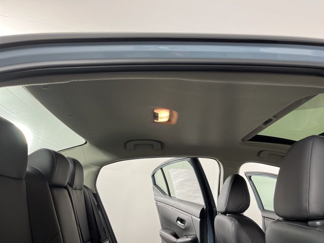 2025 Atlantic Gray Metallic/Super Black Nissan Sentra SR FWD Sedan