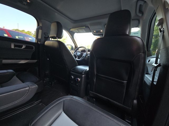 2023 Ford Explorer XLT:B02479