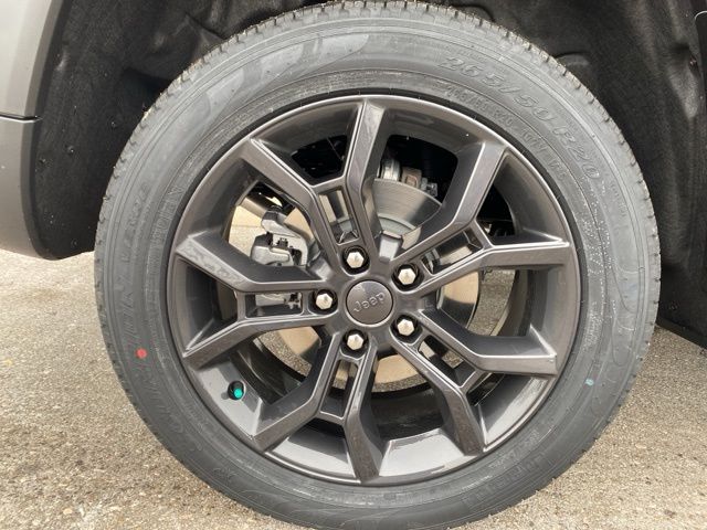 2025 Jeep Grand Cherokee Limited - Velvet Red Pearlcoat exterior view 9