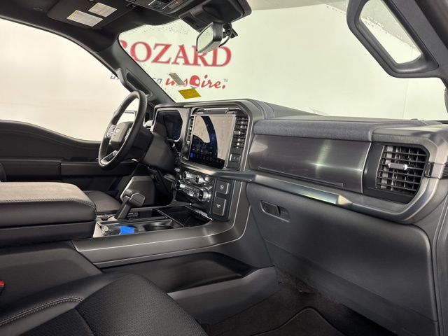 2025 White Ford F-150 Lariat 4X4 Truck