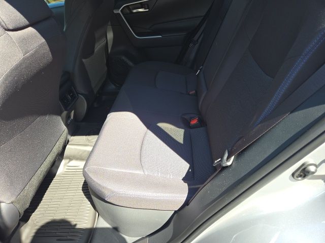 2025 Toyota RAV4 Hybrid SE photo 8