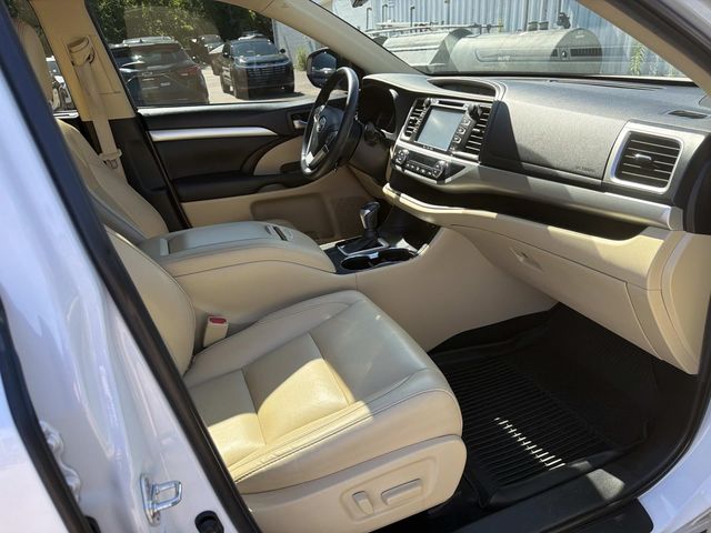 2019 Toyota Highlander - Image 28