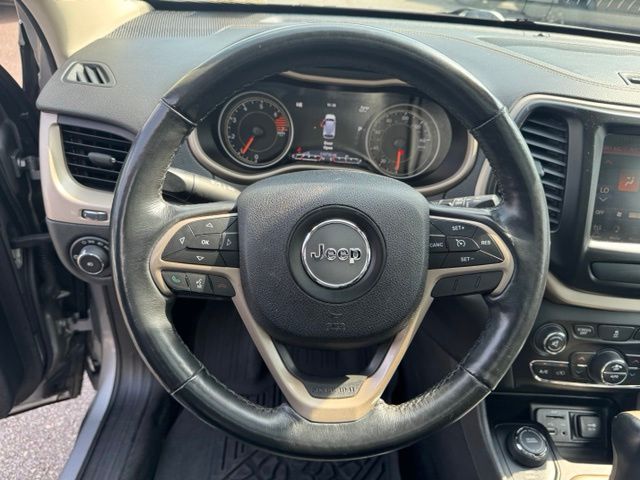 Used 2016 Silver Jeep Limited image 17