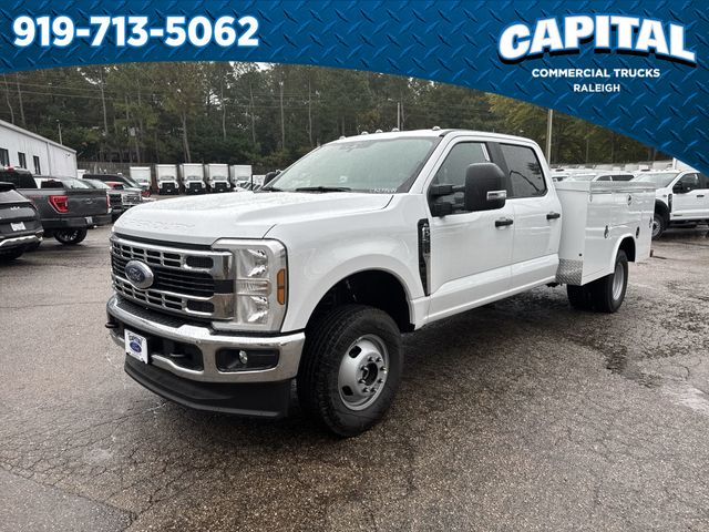 Oxford White 2026 Ford F-350 Super Duty Chassis Four-Wheel Drive Automatic