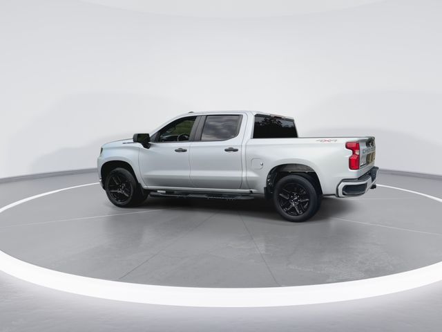 Used 2022 Silver Chevrolet Custom image 7