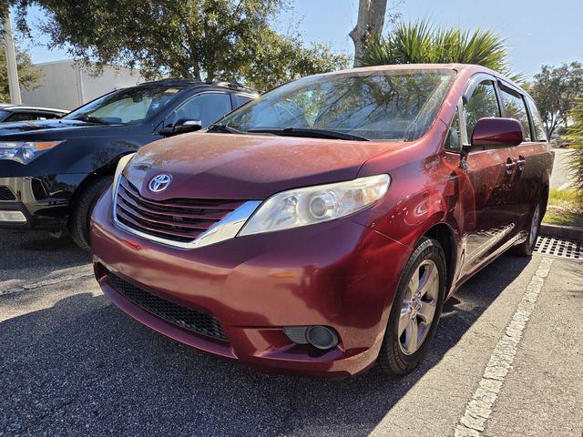 2017 Toyota Sienna LE 7-Passenger Auto Access Seat FWD