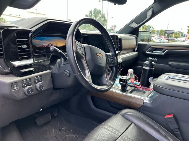 Used 2022  Chevrolet High Country image 22