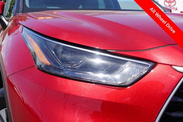 used 2023 Toyota Highlander car, priced at $34,099