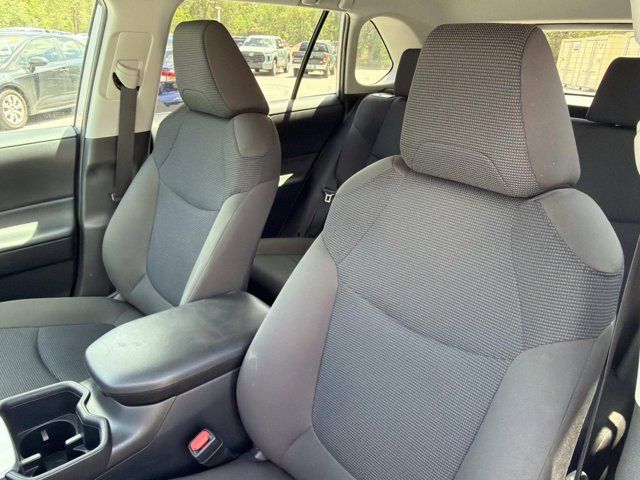 2025 Toyota RAV4 LE - Photo 10