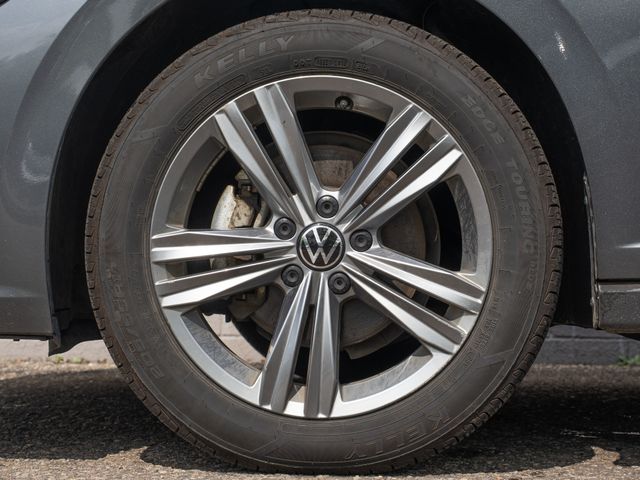Certified Used 2024  Volkswagen 1.5T SE image 12