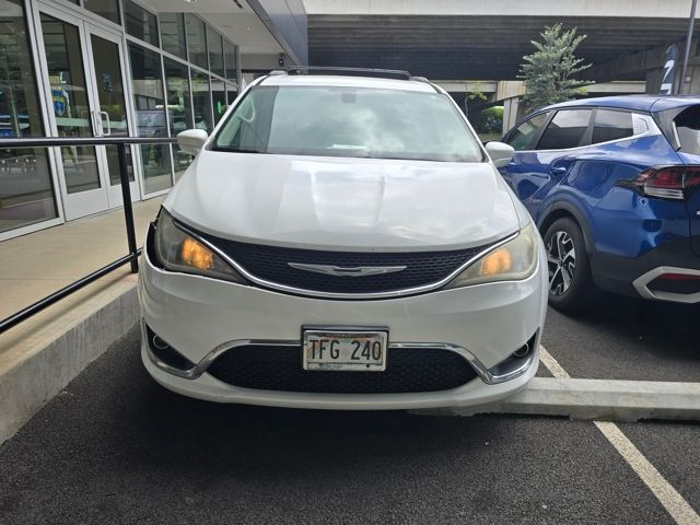 2017 Chrysler Pacifica Touring-L's photo