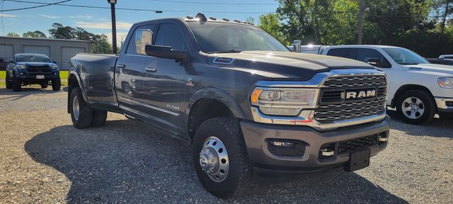 Gray (Granite Crystal Metallic Clearcoat) 2019 RAM 3500 Limited Crew Cab LB DRW 4WD Pickup Truck Four-Wheel Drive 6-Speed Automatic