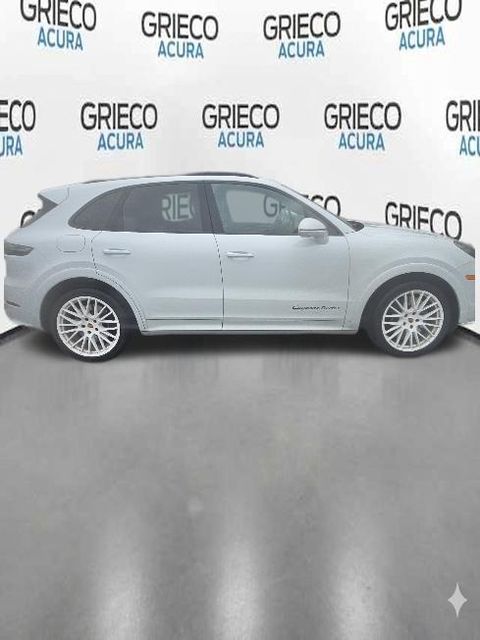 2023 Porsche Cayenne Turbo's photo