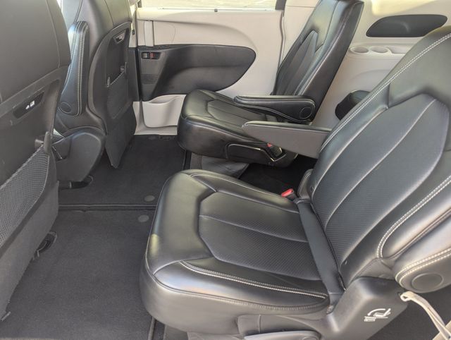 Used 2024 Silver Mist Clearcoat Chrysler Touring L image 22