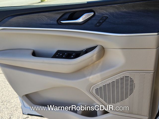 New 2025 White Jeep Limited image 28