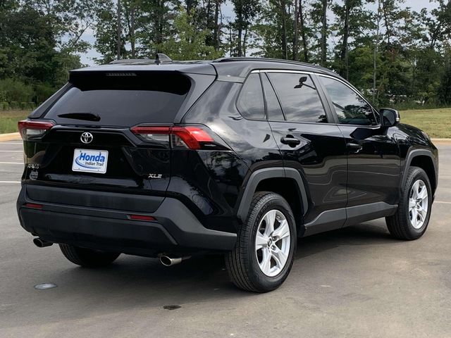 2019 Toyota RAV4 XLE 10