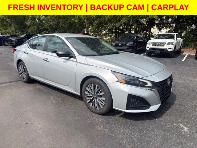 Brilliant Silver Metallic 2025 Nissan Altima Sedan Front-Wheel Drive Continuously Variable Transmission